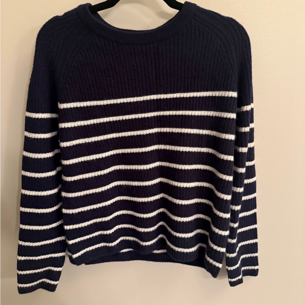 Evereve Women's navy and white striped Sweater
